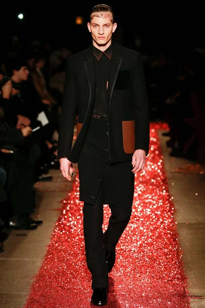 Look 30